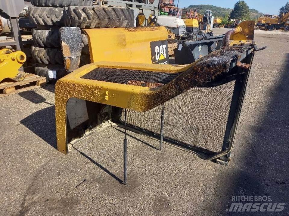 CAT M320F Vezetőfülke és belső tartozékok
