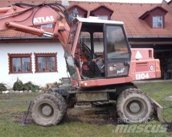 Atlas 1304 Gumikerekes kotrók