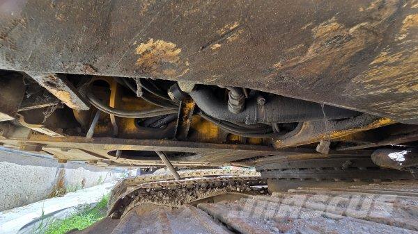 JCB JS 130 LC Lánctalpas kotrók