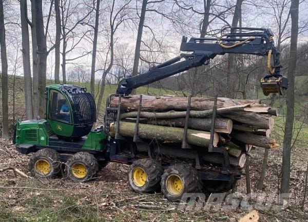 John Deere 1010 E Betakarítók