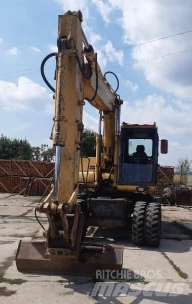 Komatsu PW 170 Gumikerekes kotrók