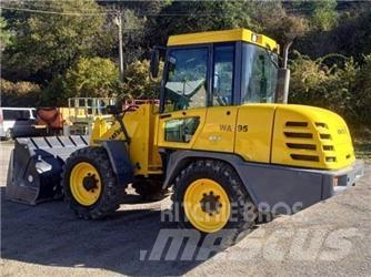 Komatsu WA 95 Gumikerekes homlokrakodók