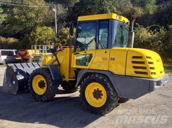 Komatsu WA 95 Gumikerekes homlokrakodók