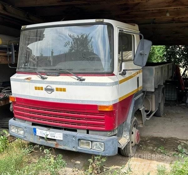Nissan L351 Horgos rakodó teherautók