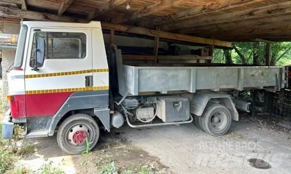 Nissan L351 Horgos rakodó teherautók