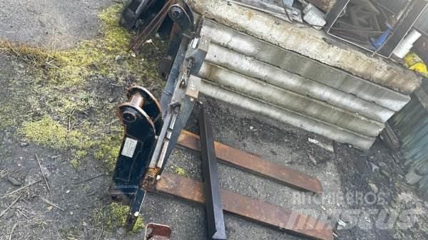 Terex TL 100 Gumikerekes homlokrakodók