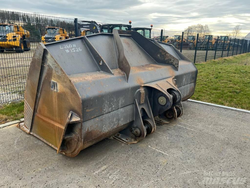 Volvo L 260 H Gumikerekes homlokrakodók