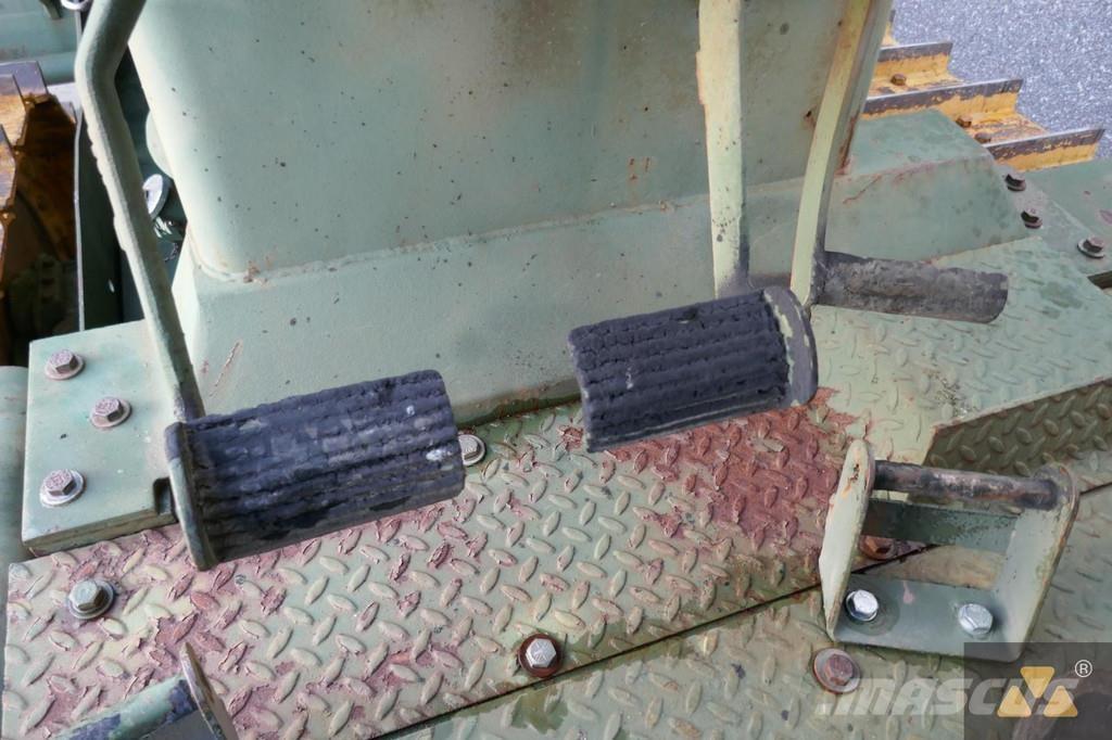 CAT D7G Ex-army lánctalpas dózerek