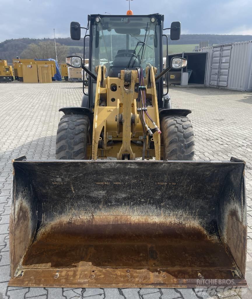 CAT 906 M Gumikerekes homlokrakodók