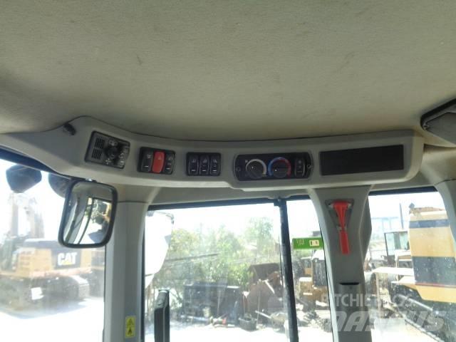 CAT 930M Gumikerekes homlokrakodók