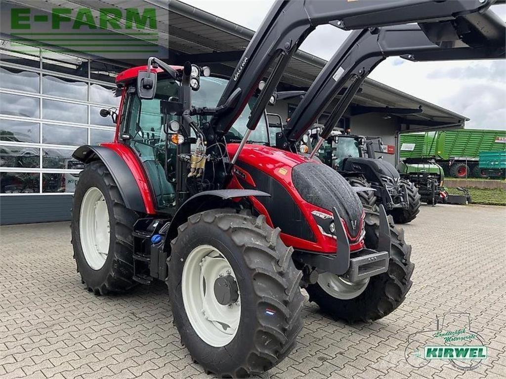 Valtra a 105 Traktorok