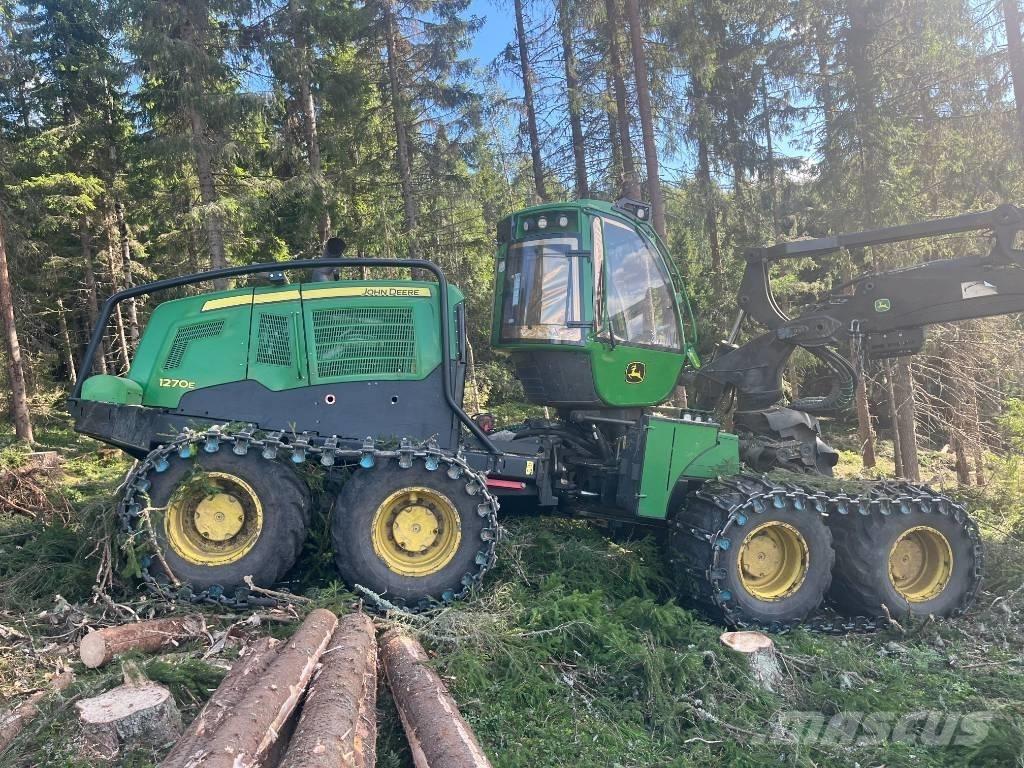 John Deere 1270 E Betakarítók