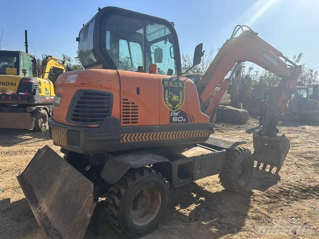 Doosan DX60W Mini kotrók < 7t