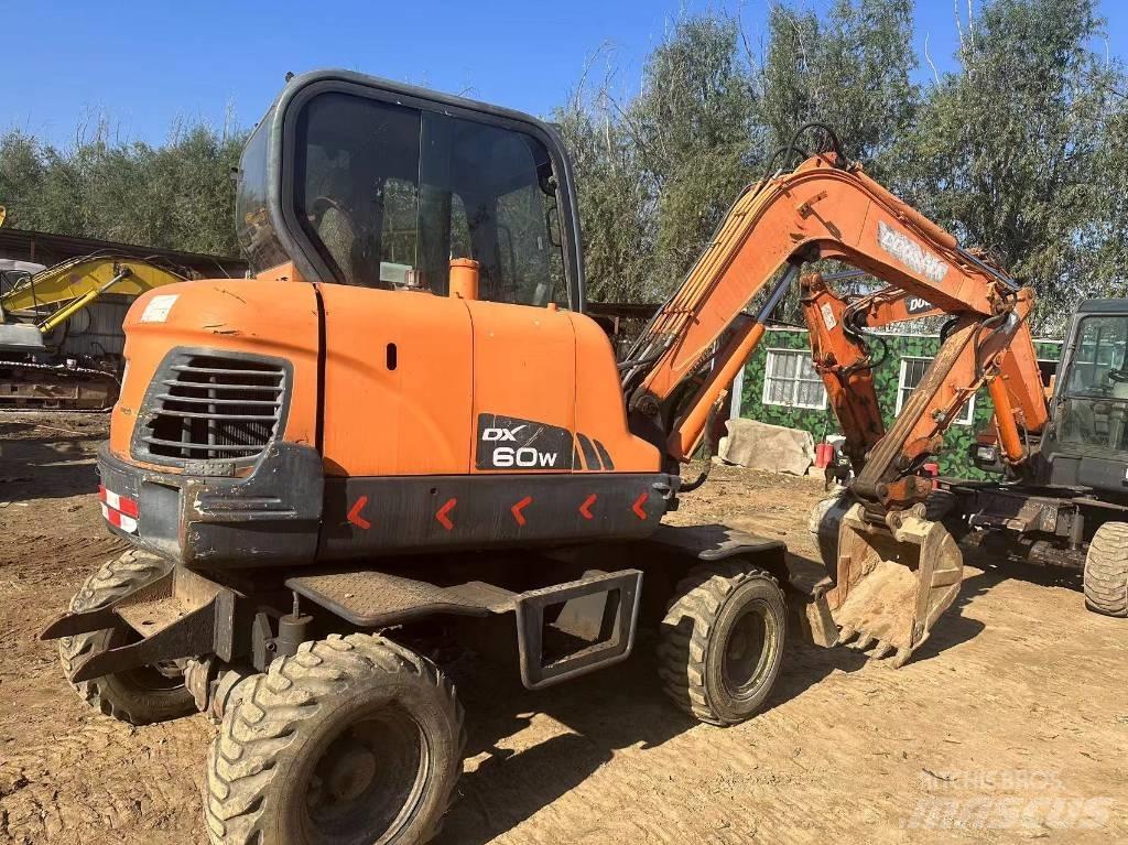 Doosan DX60W Mini kotrók < 7t