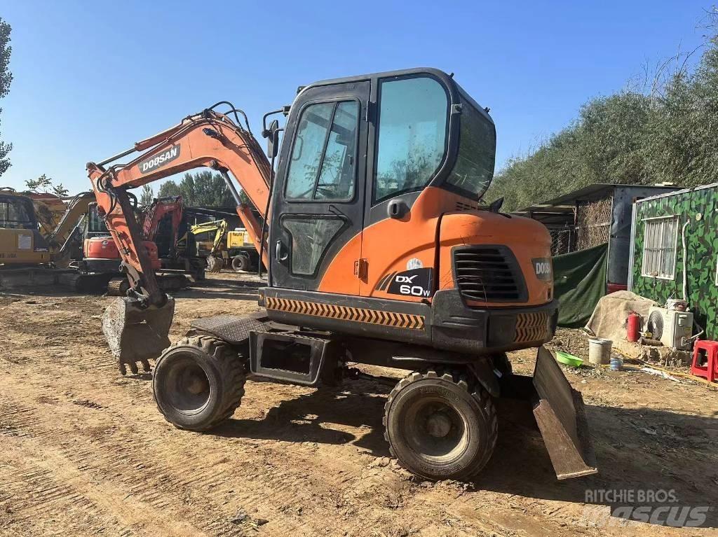 Doosan DX60W Mini kotrók < 7t