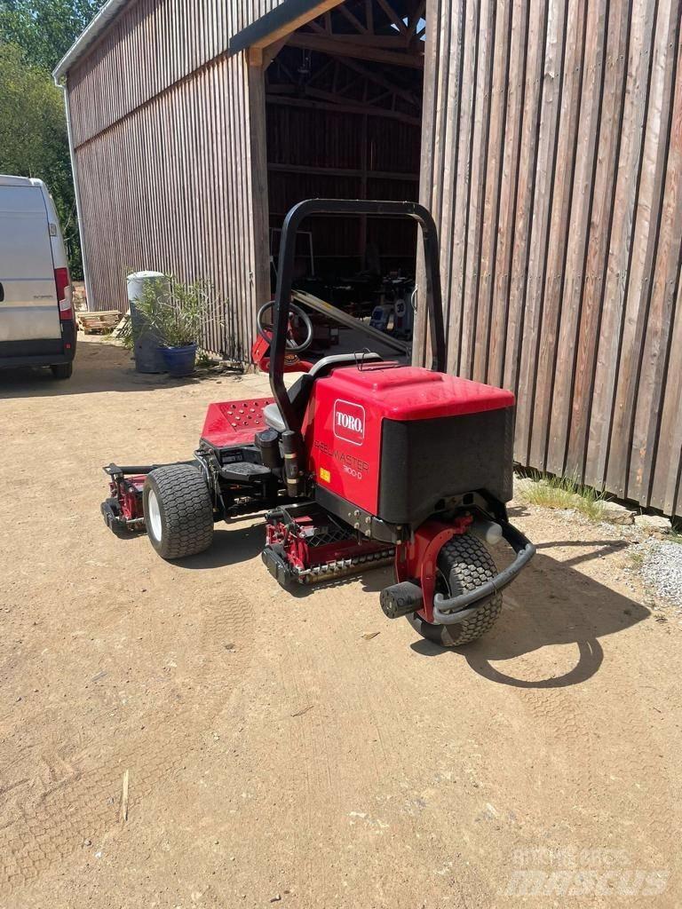 Toro 3100-D Három késhengeres fűnyírók