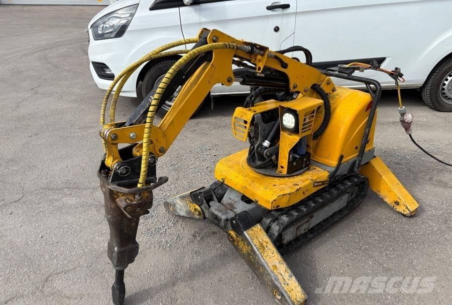 Brokk 50 Bontásra használt kotrók