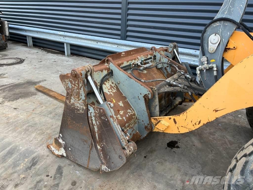 Liebherr L 506 Gumikerekes homlokrakodók