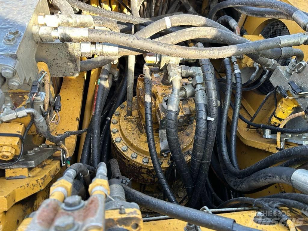 CAT 330 D L Lánctalpas kotrók