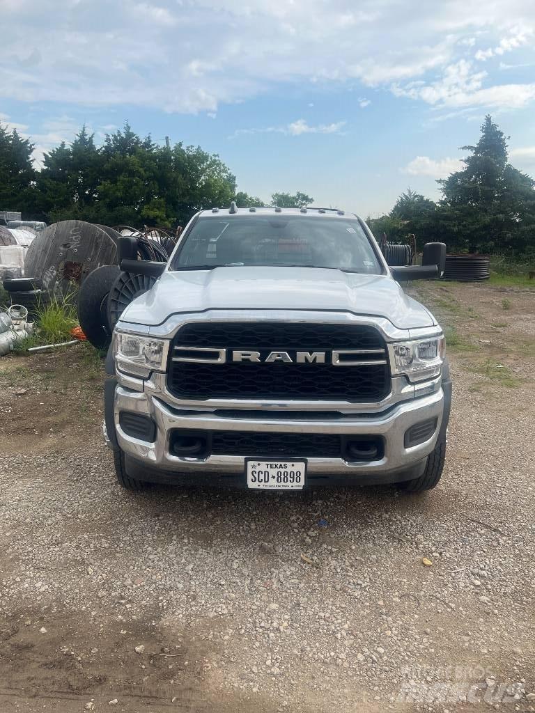 RAM 5500 Platós / Ponyvás teherautók
