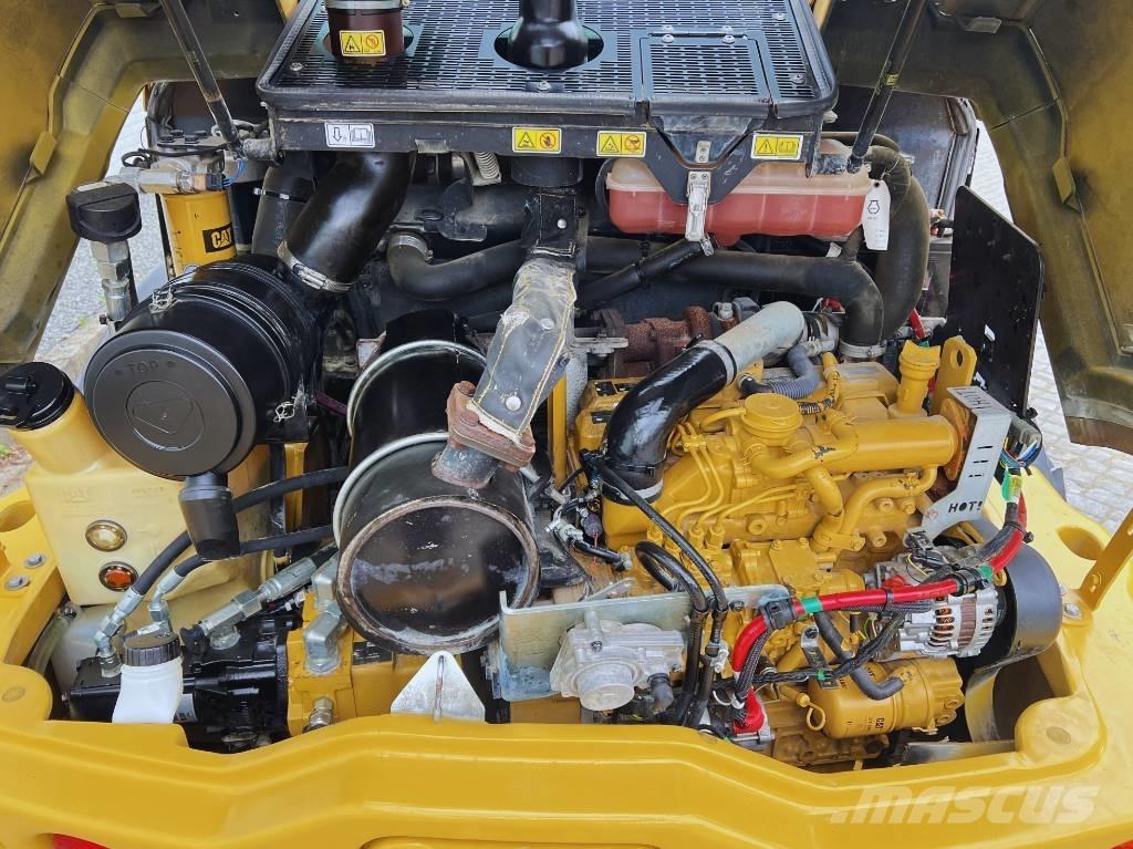 CAT 906 M     2016 Gumikerekes homlokrakodók