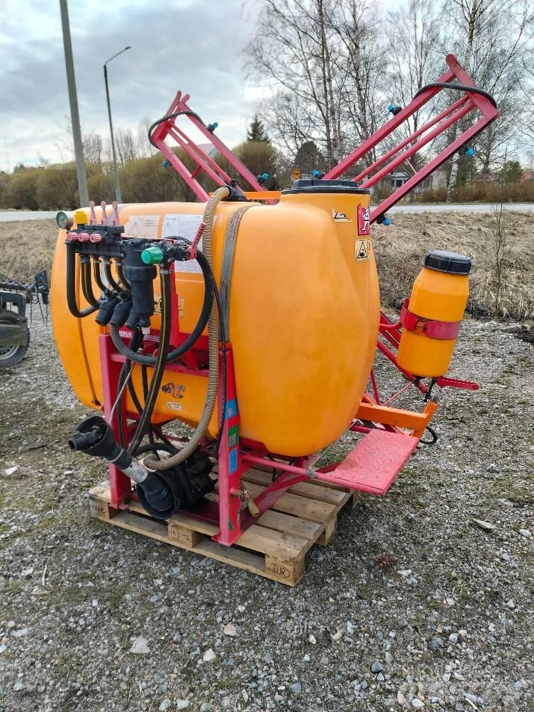 Junkkari 900 / 12 Rögzített trágyaszórók