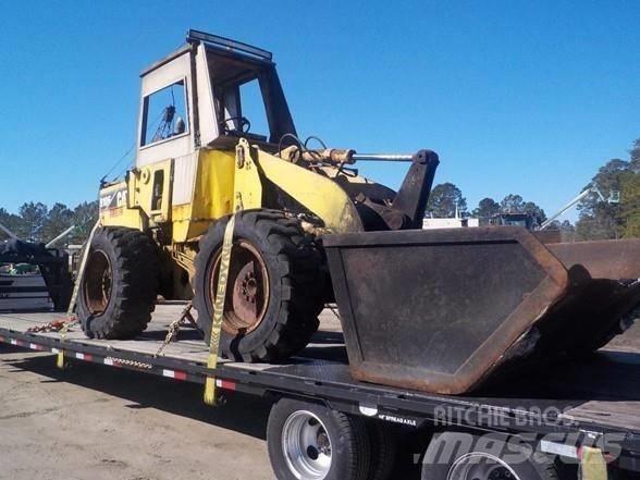 CAT 910 F Gumikerekes homlokrakodók