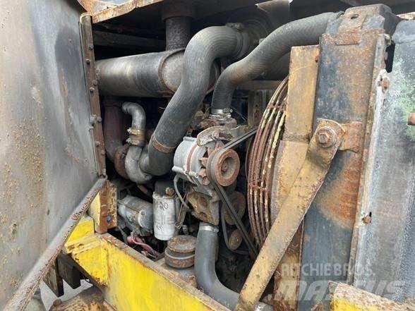 CAT 910 F Gumikerekes homlokrakodók