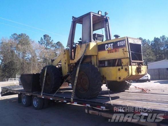 CAT 910 F Gumikerekes homlokrakodók