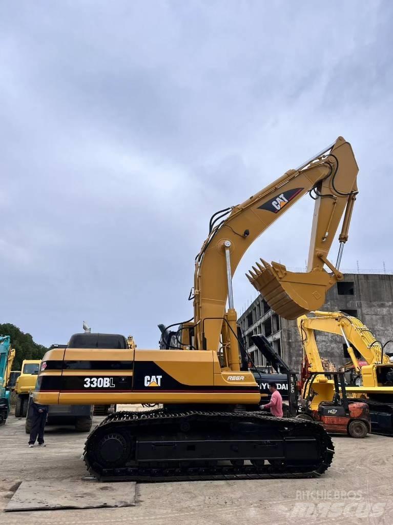 CAT 330 B Lánctalpas kotrók