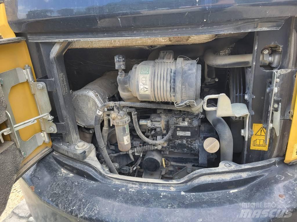 Komatsu PC26MR-3 Mini kotrók < 7t
