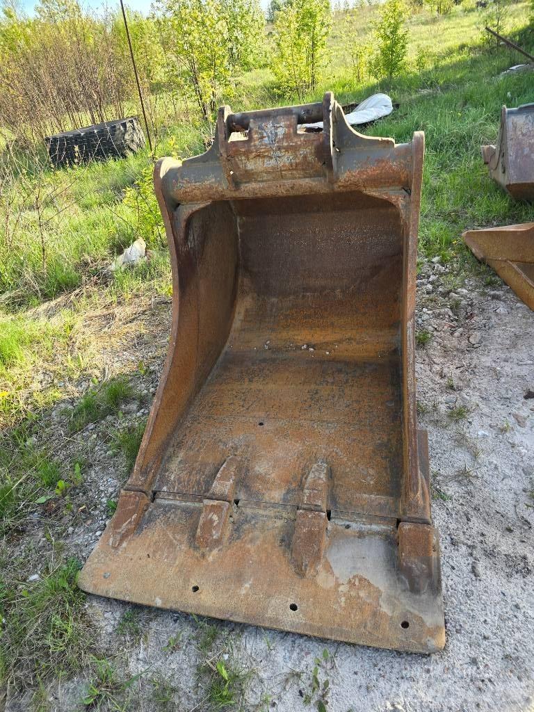 CAT 318 Gumikerekes kotrók