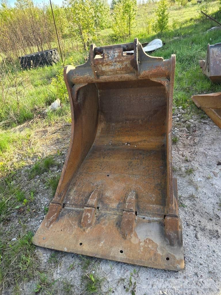 CAT M 318 F Gumikerekes kotrók