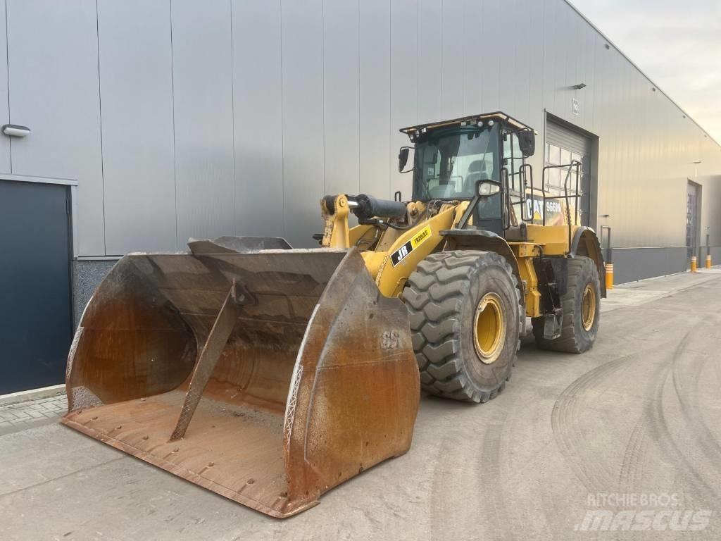 CAT 966M XE Gumikerekes homlokrakodók