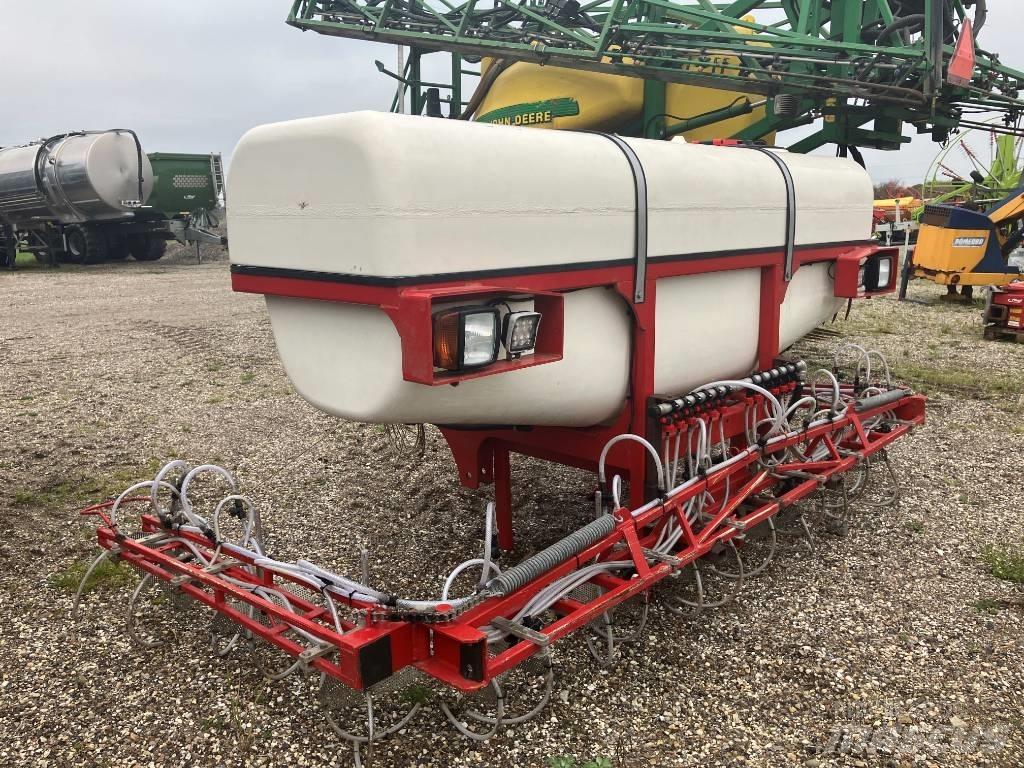  Agrovo 3000 liter Rögzített trágyaszórók