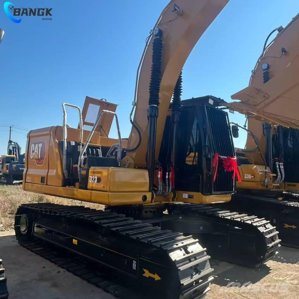 CAT 323 Lánctalpas kotrók