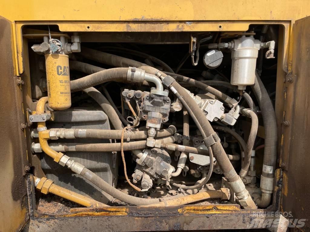 CAT AP555F Aszfalt terítõ gépek