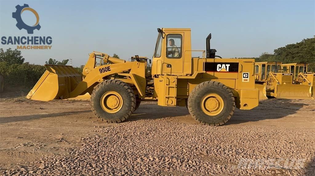 CAT 950E Gumikerekes homlokrakodók