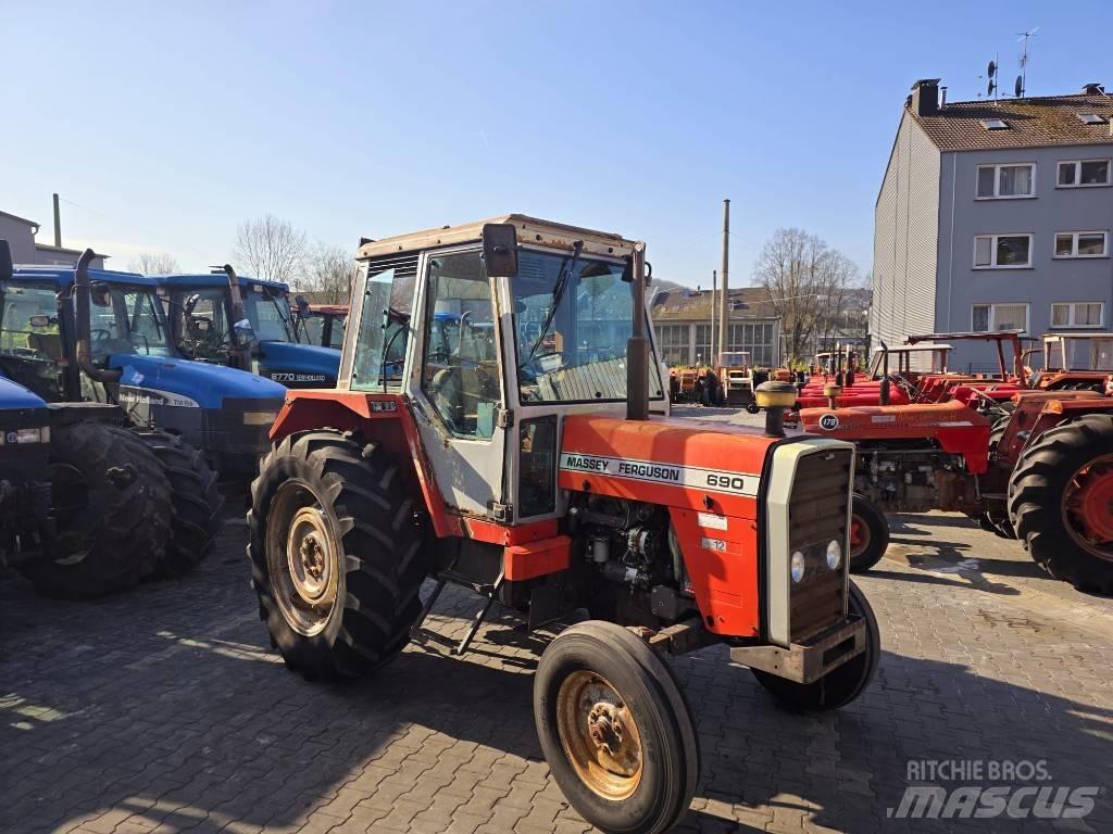 Massey Ferguson 690 Traktorok