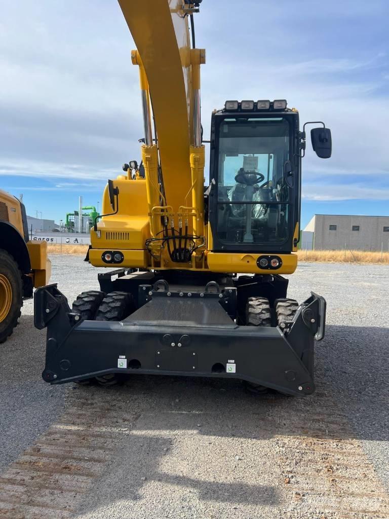 Komatsu PW 180 Gumikerekes kotrók