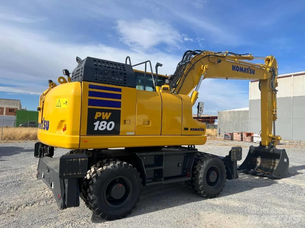 Komatsu PW 180 Gumikerekes kotrók