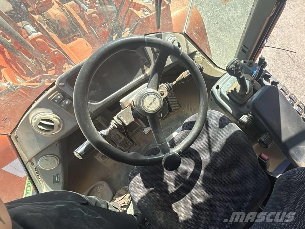 Doosan DL 250-3 Gumikerekes homlokrakodók