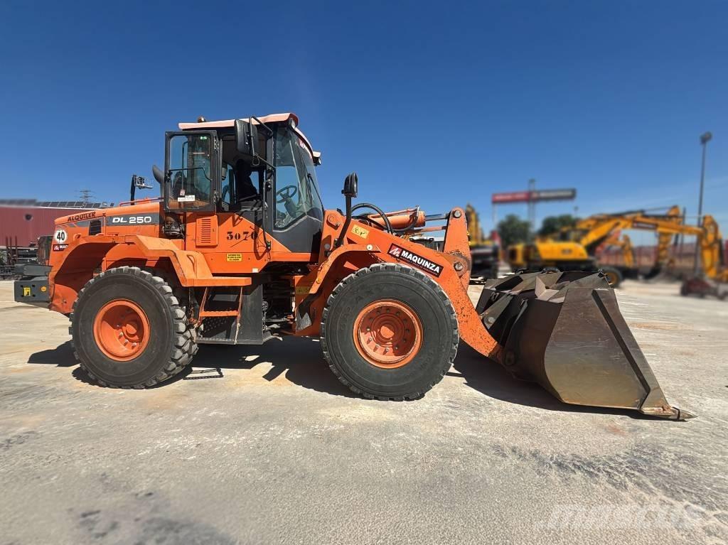 Doosan DL 250-3 Gumikerekes homlokrakodók