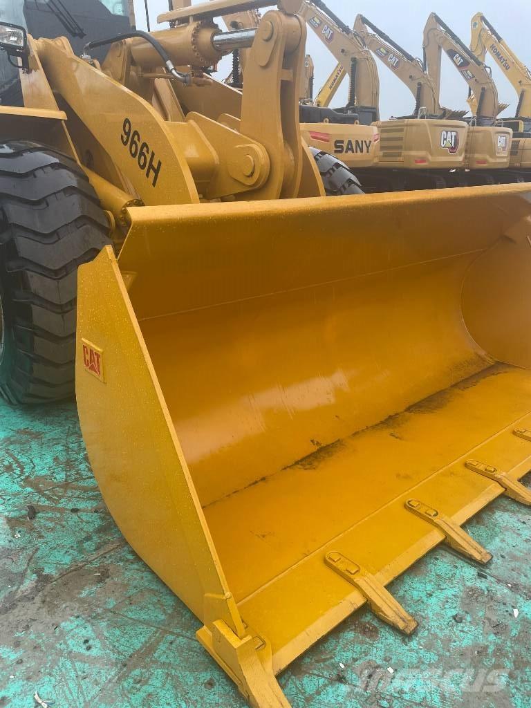 CAT 966 H Gumikerekes homlokrakodók