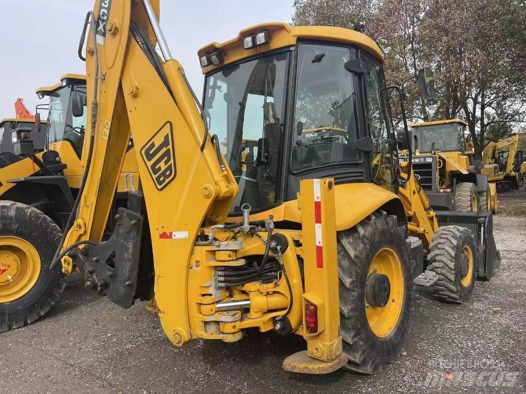 JCB 3CX Gumikerekes homlokrakodók