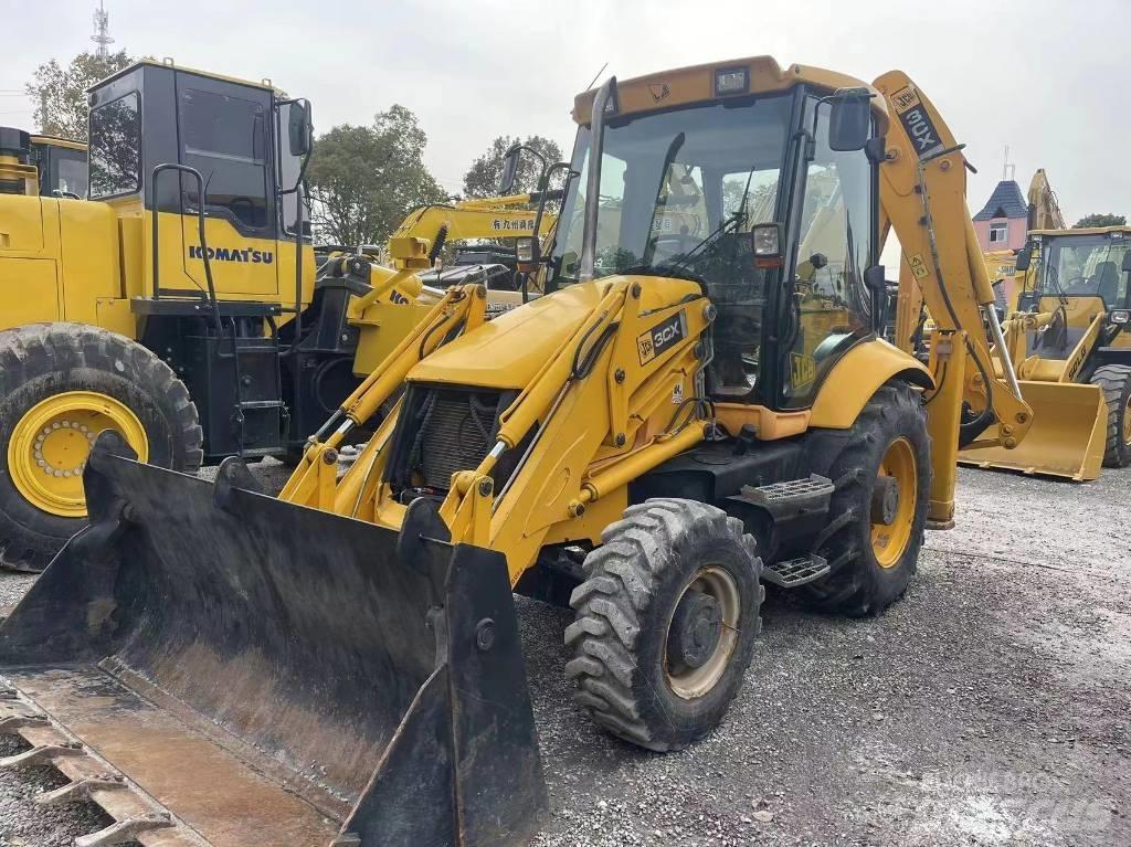 JCB 3CX Gumikerekes homlokrakodók