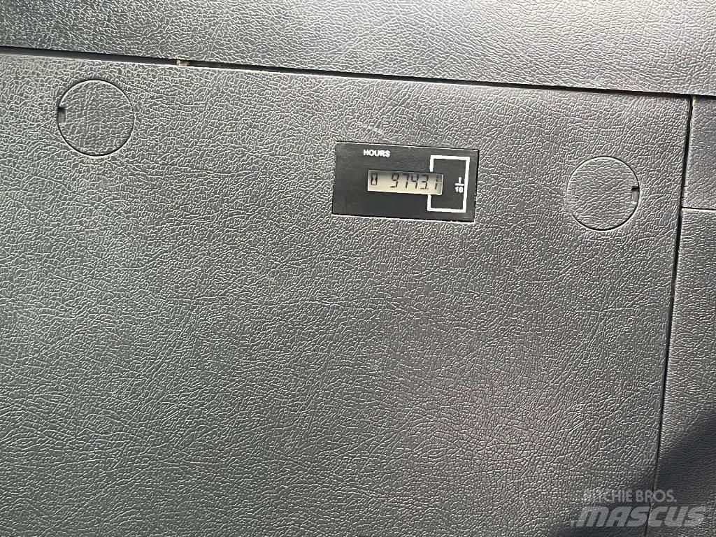 Hyundai HW140 Gumikerekes kotrók