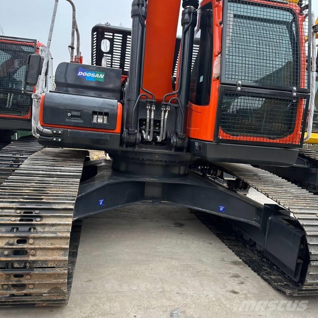 Doosan DX225LC-9C Lánctalpas kotrók