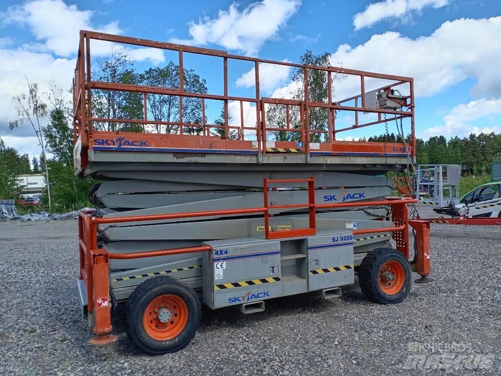 SkyJack SJ 9250 Ollós emelők