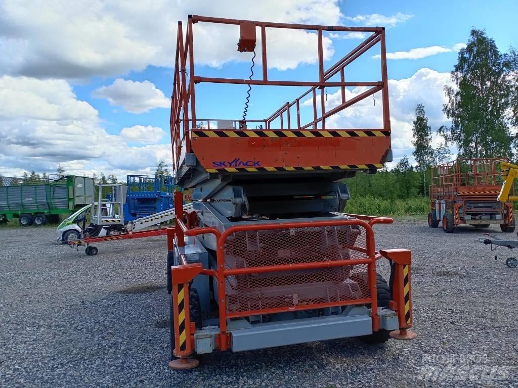 SkyJack SJ 9250 Ollós emelők